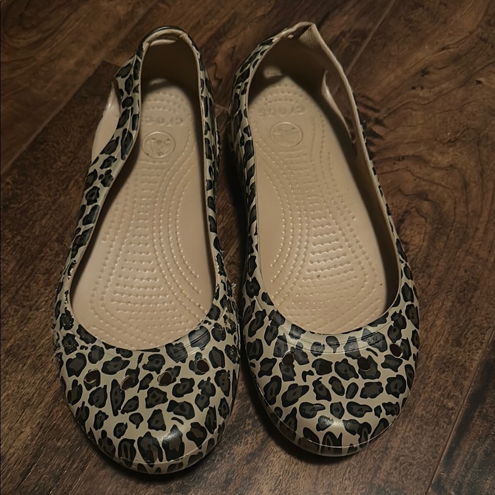CROCS Brown and Black Flats Comfortable Loafers size 9